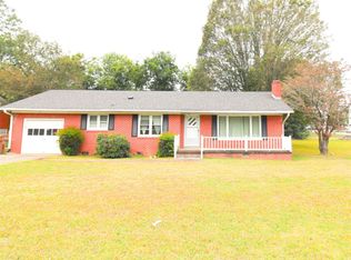 649 Natchez Trace Dr, Lexington, TN 38351