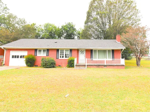 649 Natchez Trace Dr, Lexington, TN 38351