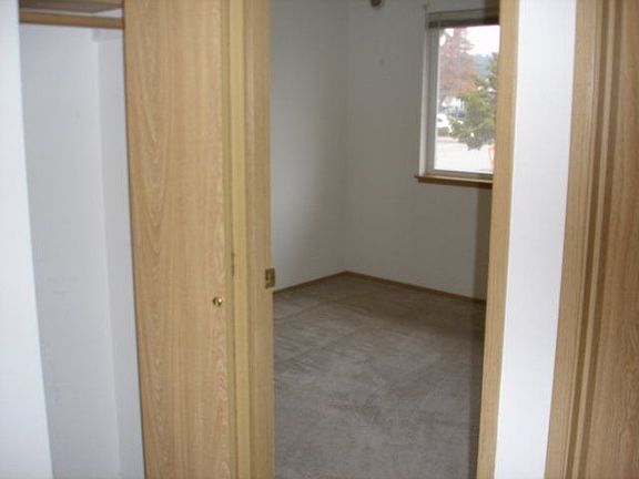3rd image of 416 S Oak Harbor St APT B3