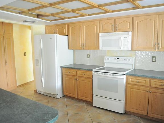 5th image of 2006 N Golfview Dr