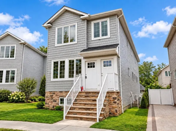 3943 Victory Blvd, Staten Island, NY 10314