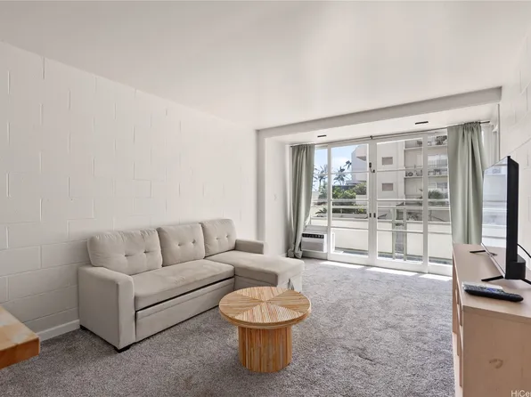 445 Kaiolu St #212, Honolulu, HI 96825