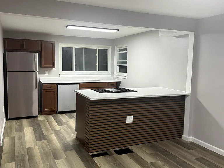 512 Macfarlane Dr — Photo 1