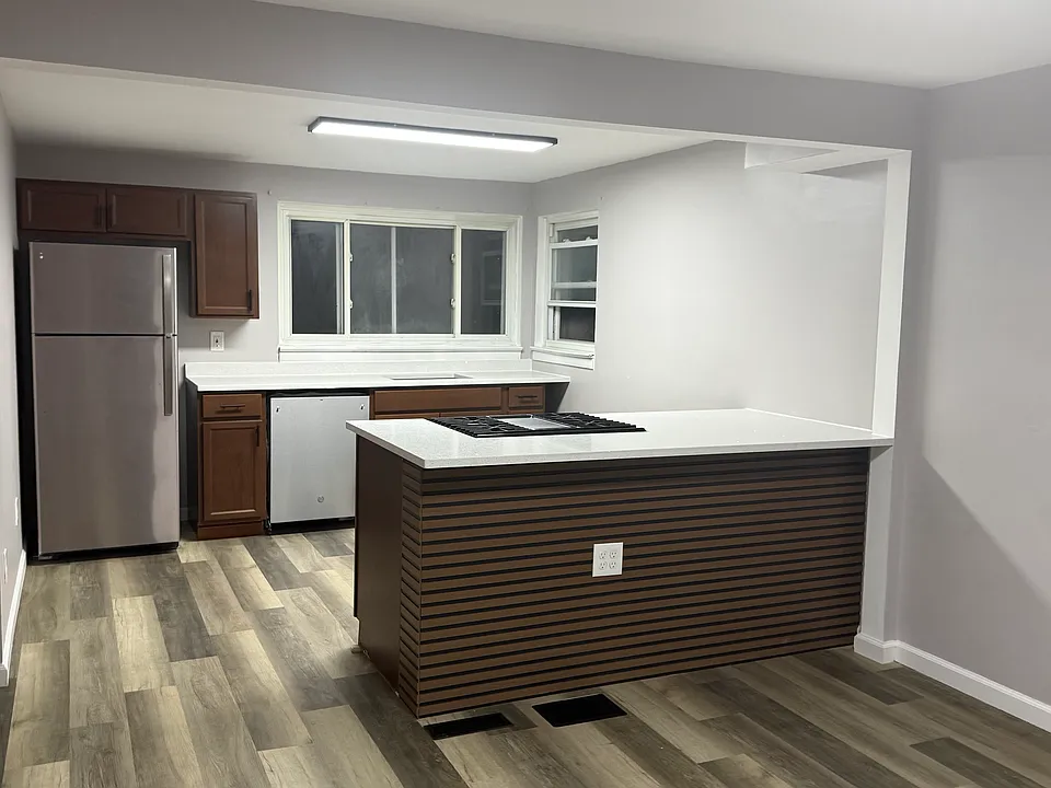 512 Macfarlane Dr