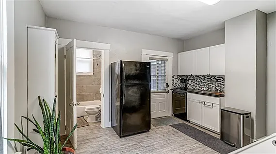 319 Morton Ave — Photo 2