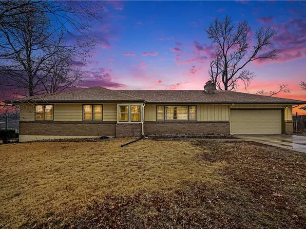 8225 Wood Ave, Kansas City, KS 66112