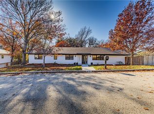 1040 Cardinal Dr, Woodway, TX 76712