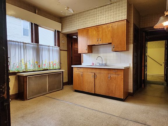 5th image of 5261 W Windsor Ave