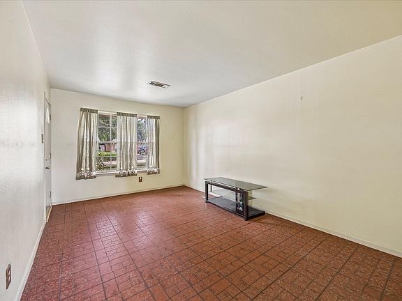 2nd image of 4619 Pinebrook Ln