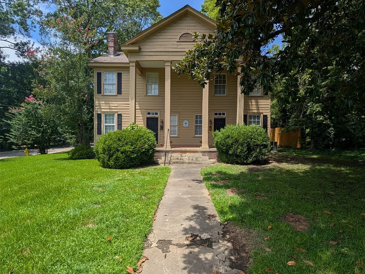 2 bed, 1.0 bath, 1200 sqft, $1,000 — Photo 1