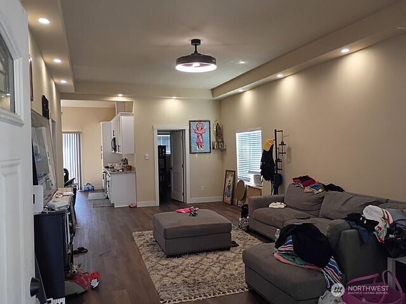 4th image of 716 Railroad Avenue S