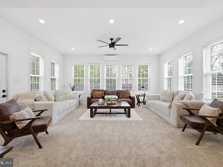 8664 Pohick Forest Ct — Photo 17