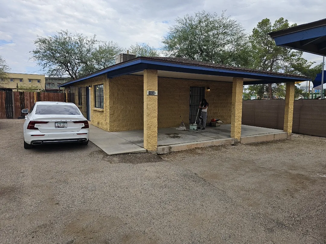 3 bed, 1200 sqft, $1,600 — Photo 1