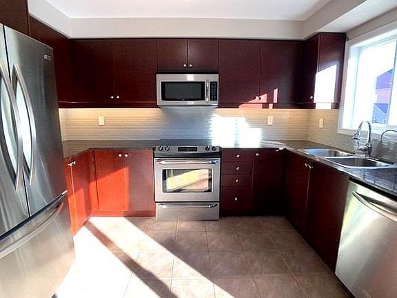 2nd image of 137 Four Seasons Cres