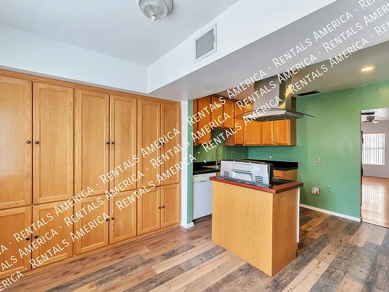 9011 W Floyd St — Photo 4