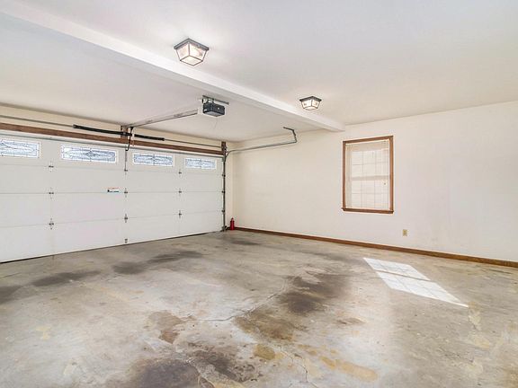 5th image of 1260 Great Oaks Dr SE