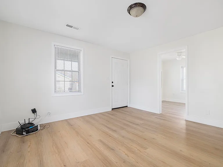 1729 Mary St — Photo 4