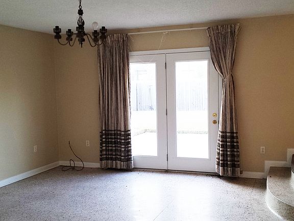 4th image of 105 N Randall Ct