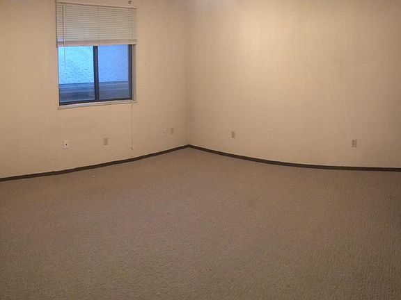 4th image of 821 Zschokke St APT 4