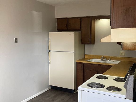 5th image of 620 W 63rd St APT 2