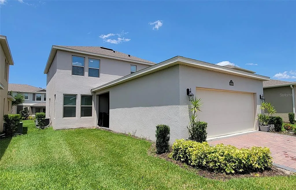3 bed, 2.5 bath, 2200 sqft, $3,150 — Photo 2