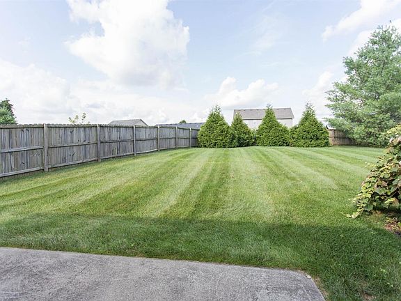 3rd image of 849 Melanie Ln