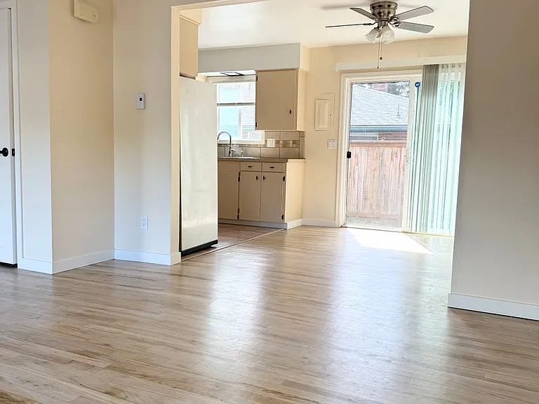 529 NE 113th Ave — Photo 7
