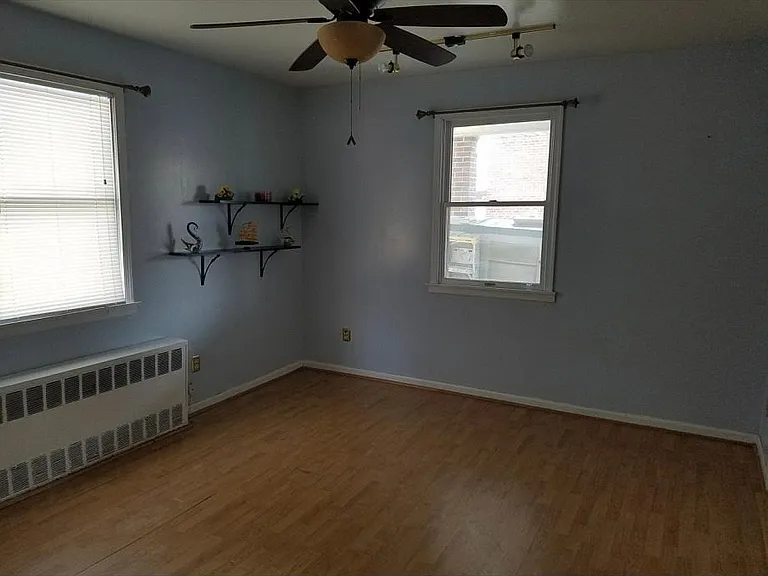 27 Ontario Ave — Photo 12
