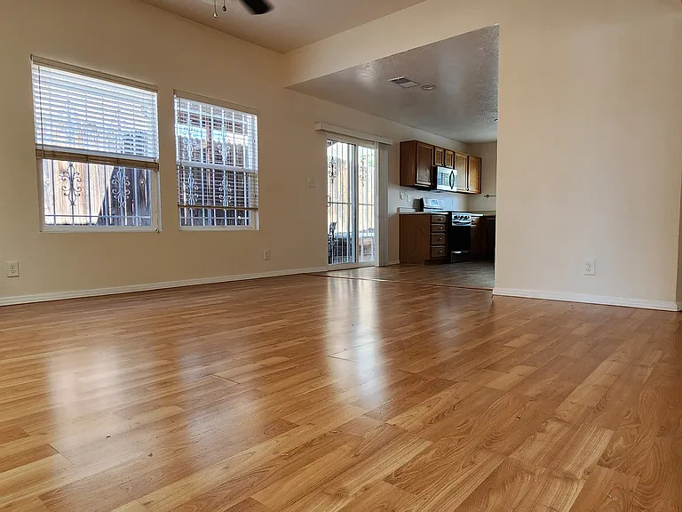 11200 Wales Ave NE — Photo 7