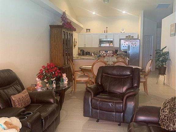 5th image of 1538/1540 NE 8th Place Cpe