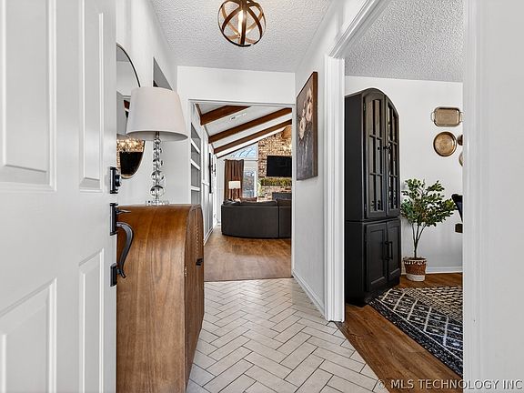 4th image of 2417 Chapel Hill Rd