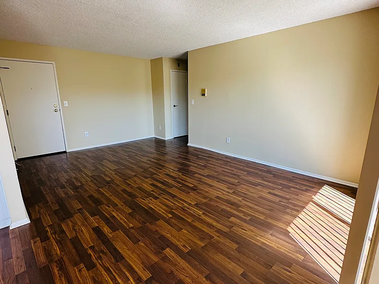 HILLHAVEN APARTMENTS — Photo 12