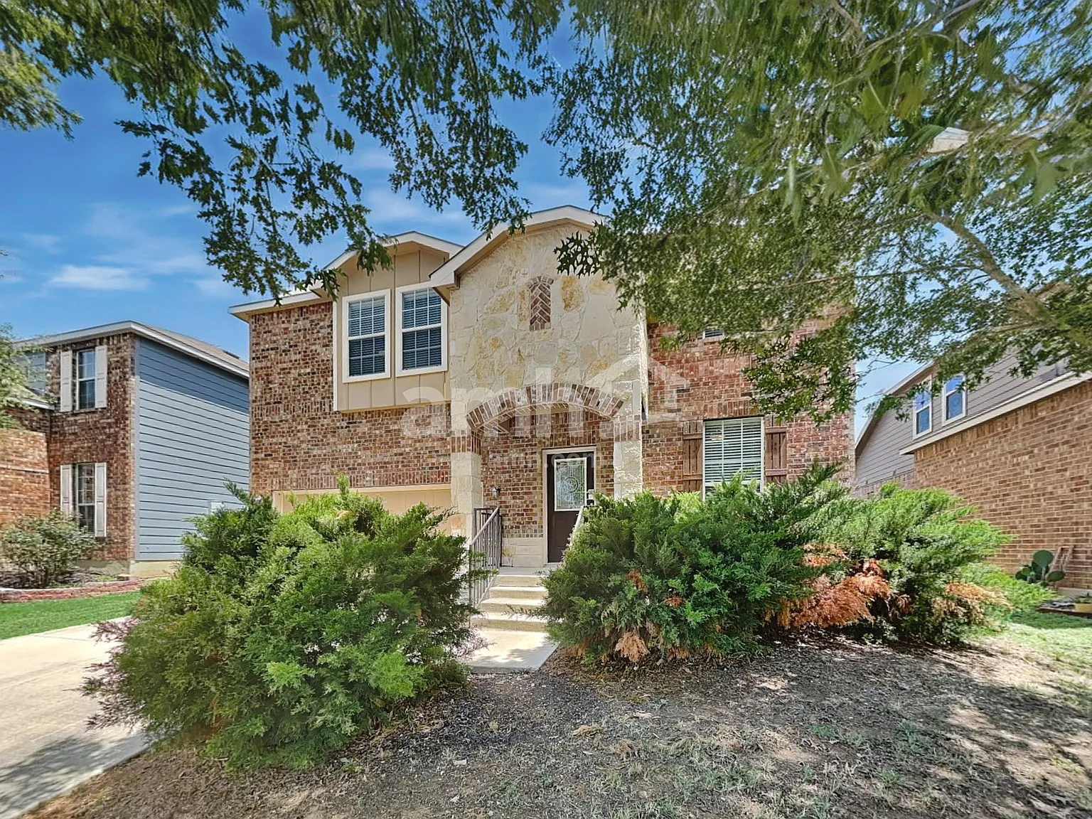 5 bed, 3.0 bath, 2606 sqft, $2,295 — Photo 1