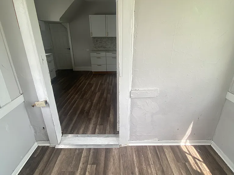 1049 King St — Photo 4
