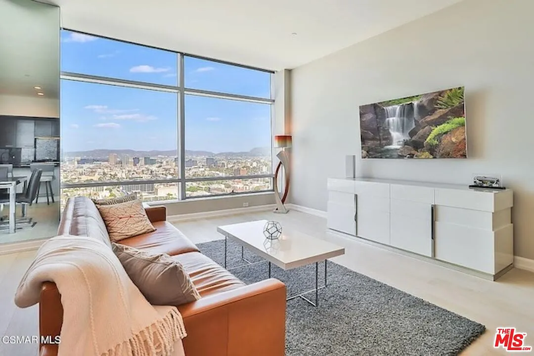2 bed, 2.5 bath, 1790 sqft, $8,500 — Photo 2