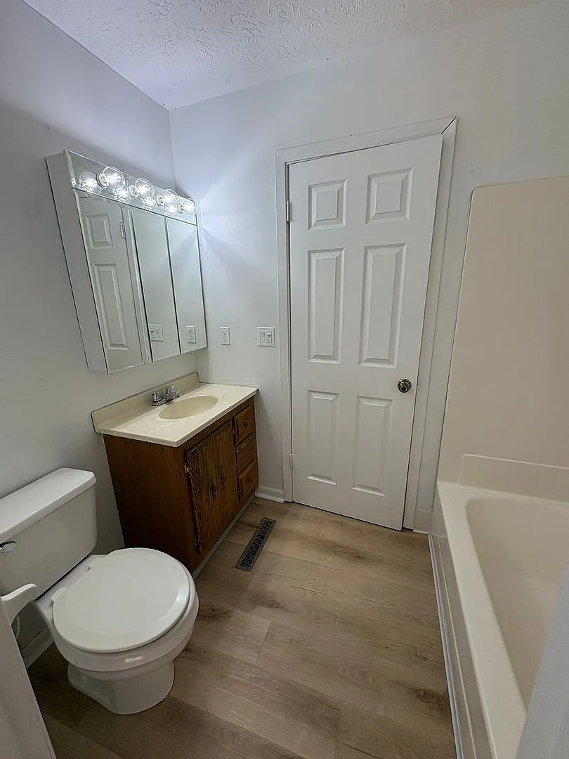 3 bedroom home on south side. — Photo 4