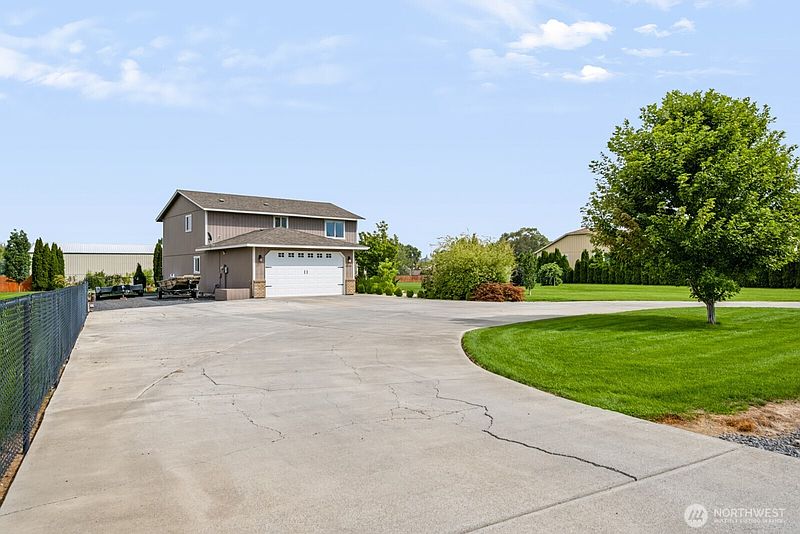 3rd image of 3145 Snow Goose Road NE