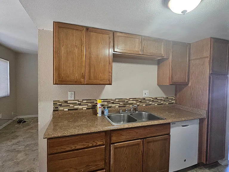 3318 R St #B — Photo 5