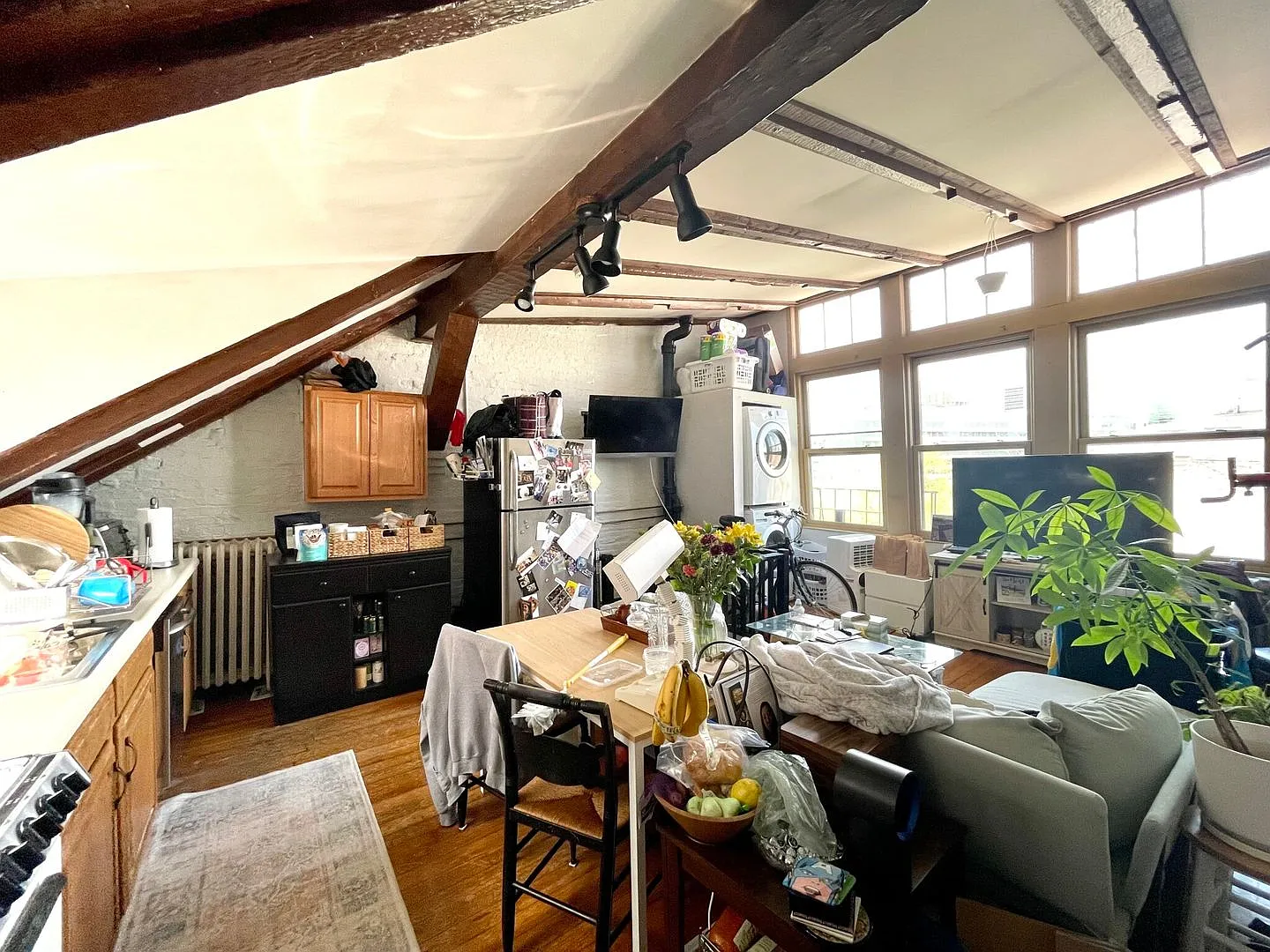 Check out this 2 bed in Beacon Hill — Photo 3