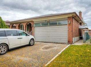15 Arkona Dr, Toronto, ON M1T 1X4