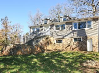16 Lakeview Ter, Amawalk, NY 10501