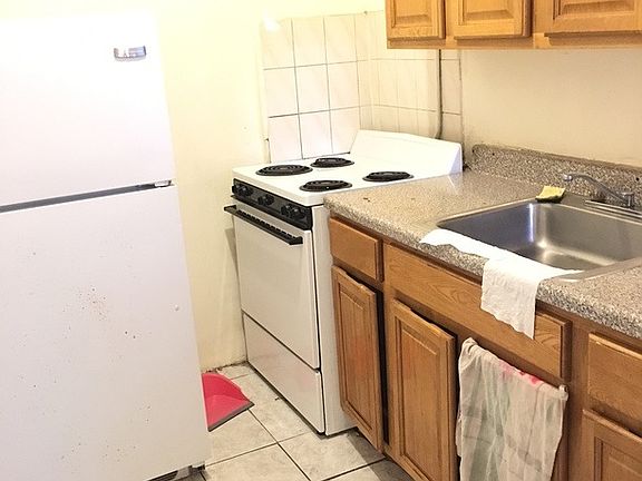 3rd image of 148 Hancock St APT 1B