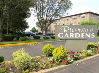32 Riverview Ct, Secaucus, NJ 07094