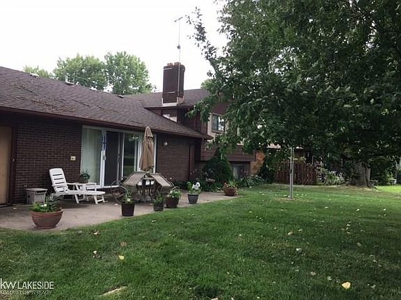 4th image of 28201 Duluth Dr E