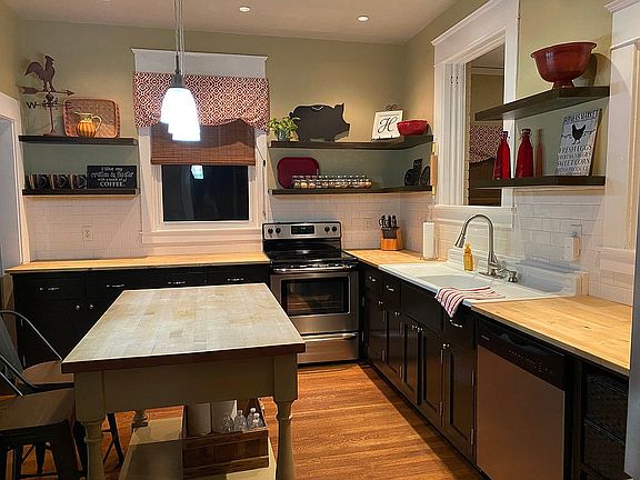 Island & Floating Shelves 