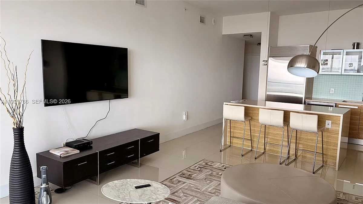 Building Photo - 2020 N Bayshore Dr #3009