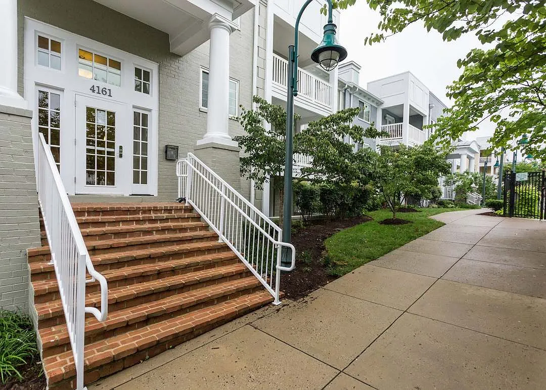 1 bed, 851 sqft, $2,300 — Photo 2