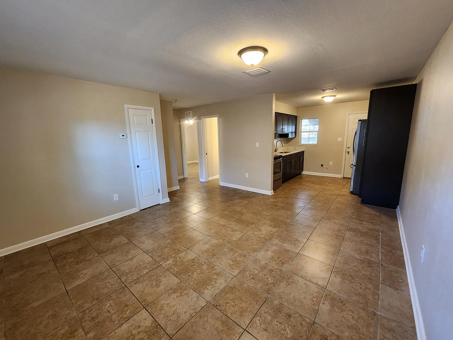 1025 McNamee St — Photo 3