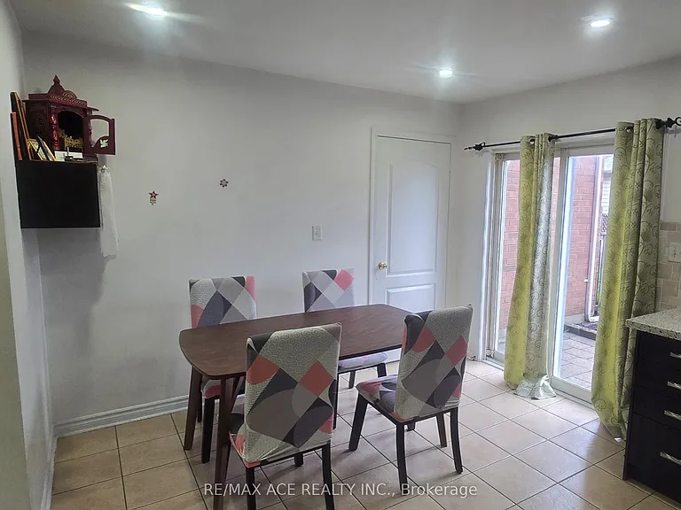 100 Staines Rd — Photo 13