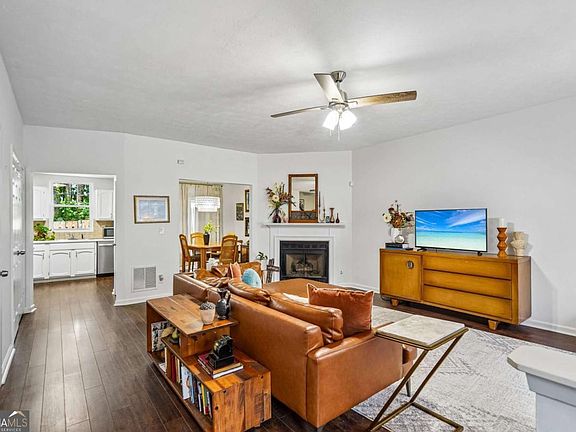 3rd image of 3965 Wolcott Cir